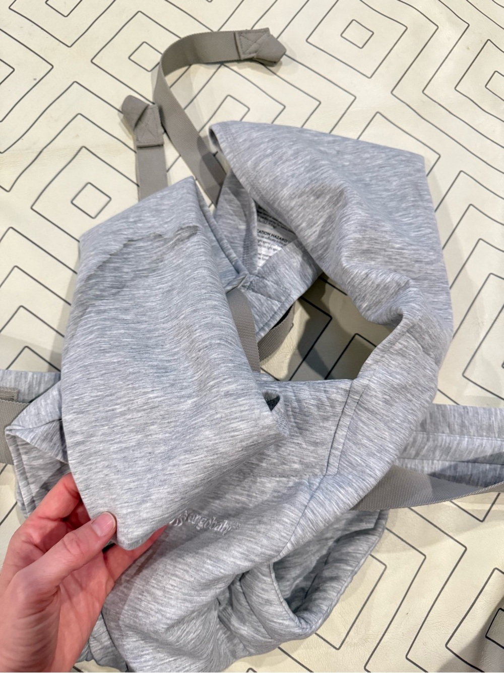 Ergoaby Embrace Soft Grey - Picture 6 of 16